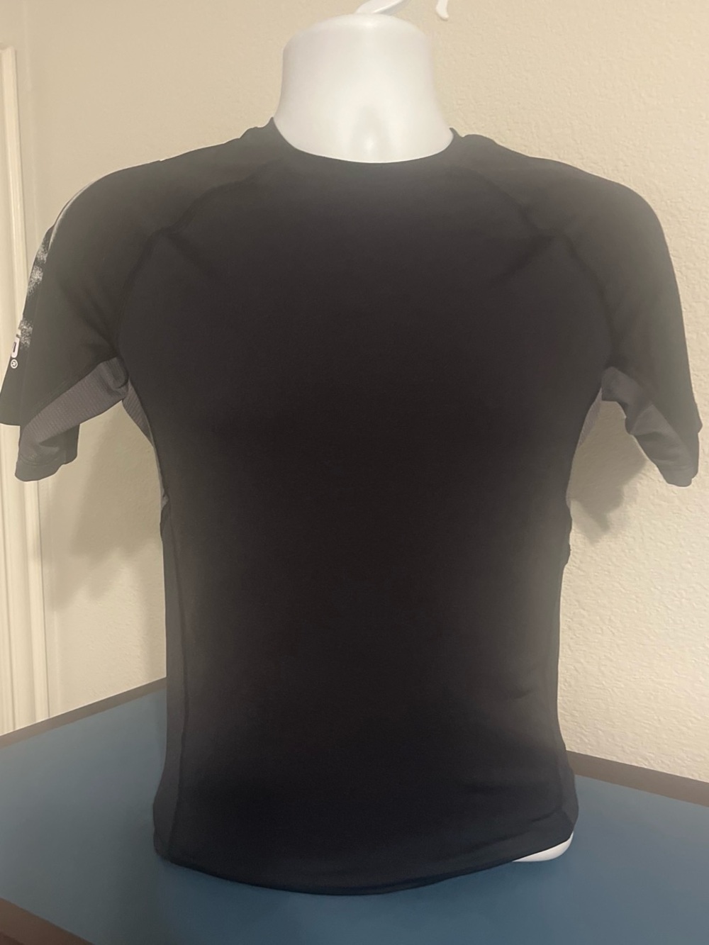 Men Under Armour fitted shirt